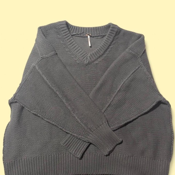 NWT | FREE PEOPLE Alli V Neck In Grey | size: M - Picture 3 of 8
